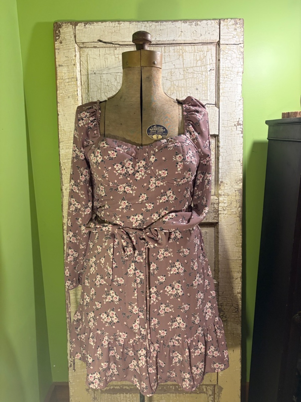 Lily Rose Mauve Floral Long-Sleeve Sweetheart Dress